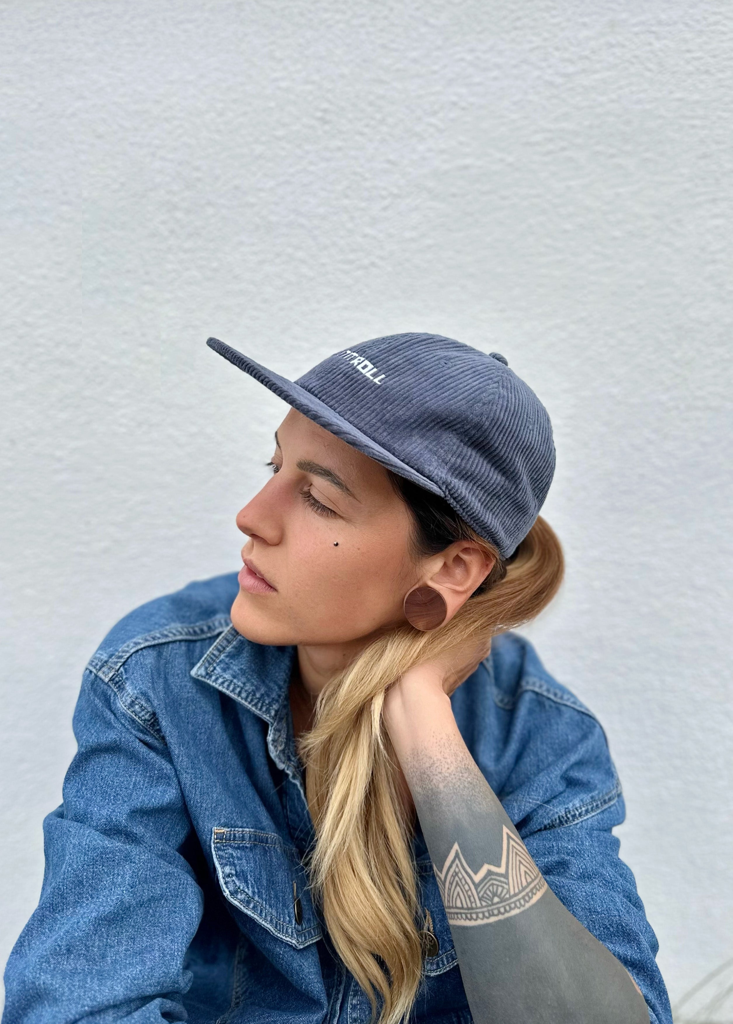 LETITROLL corduroy cap with embroidery Patrol Blue