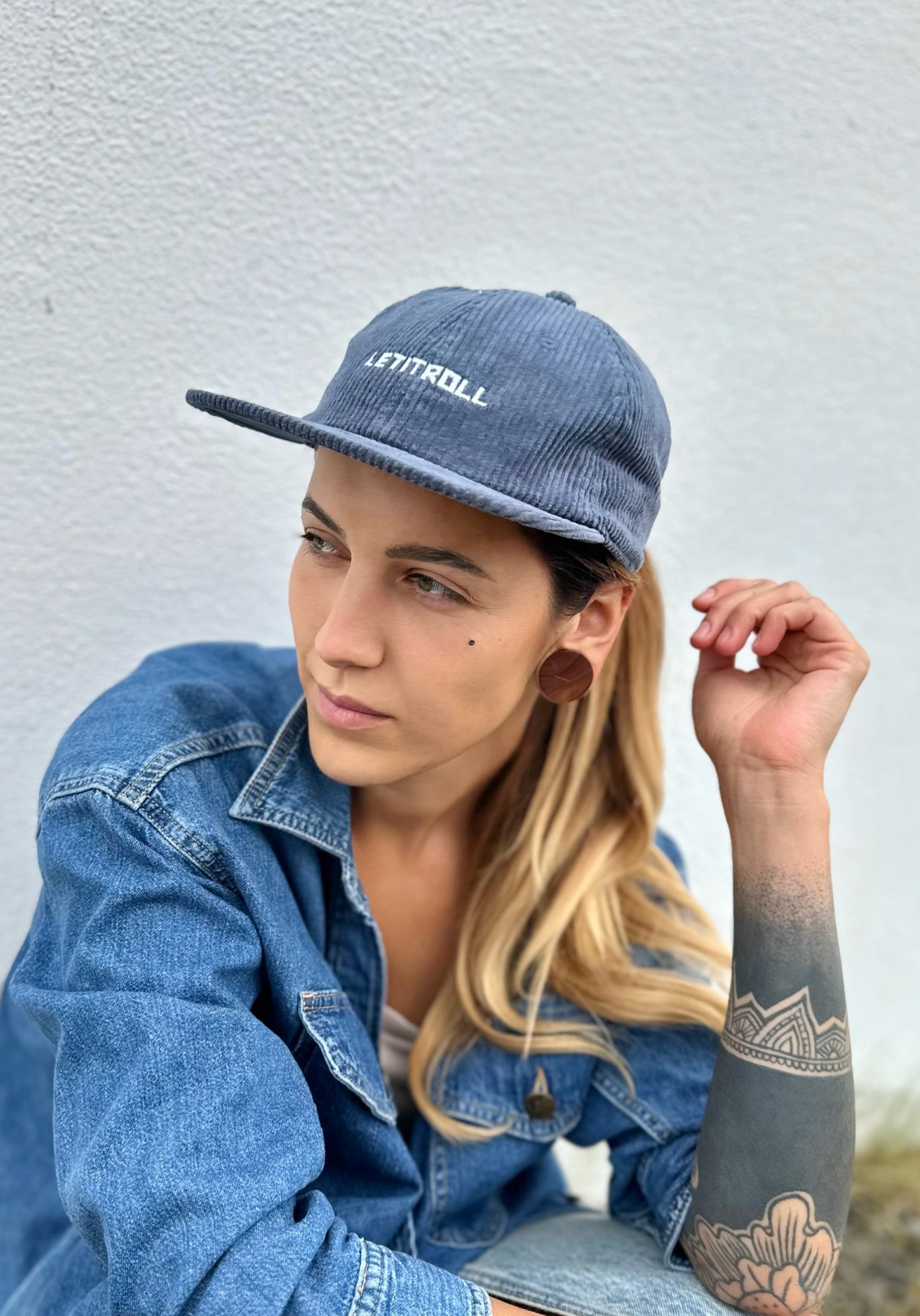 LETITROLL corduroy cap with embroidery Patrol Blue