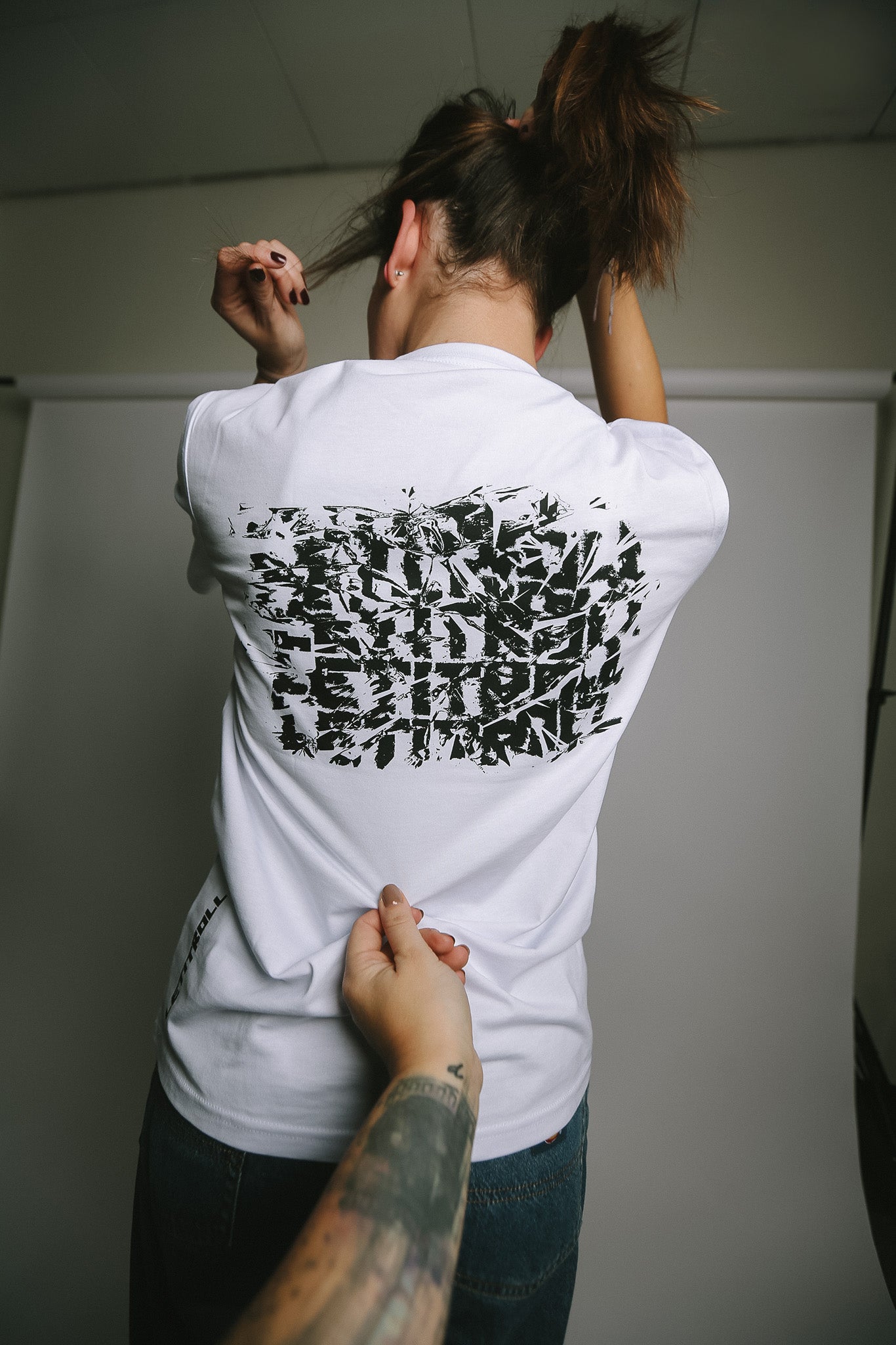 LETITROLL Broken Triko White