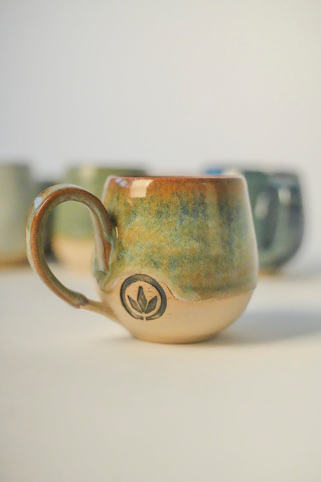 LETITROLL Hrneček s ouškem zelenohnědý