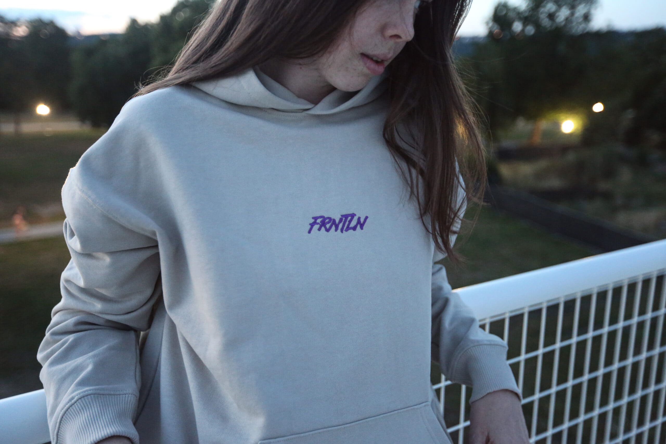 FRNTLN hoodie Desert Dust & Purple