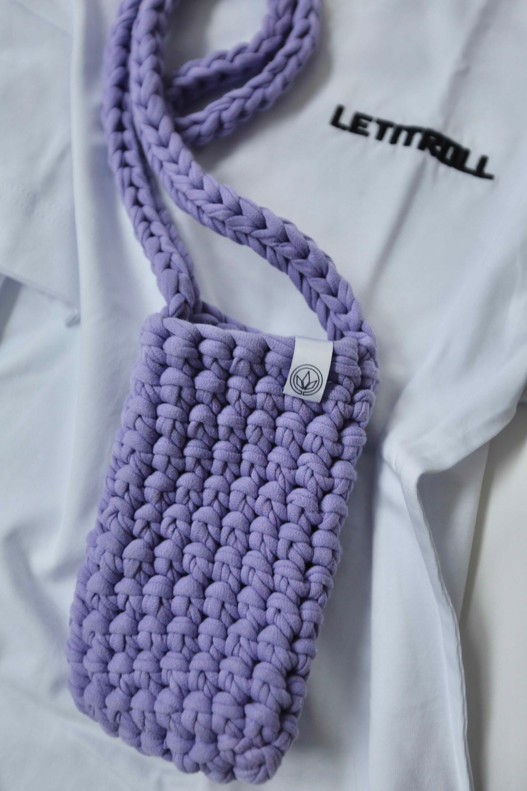 LETITROLL crochet phone bag