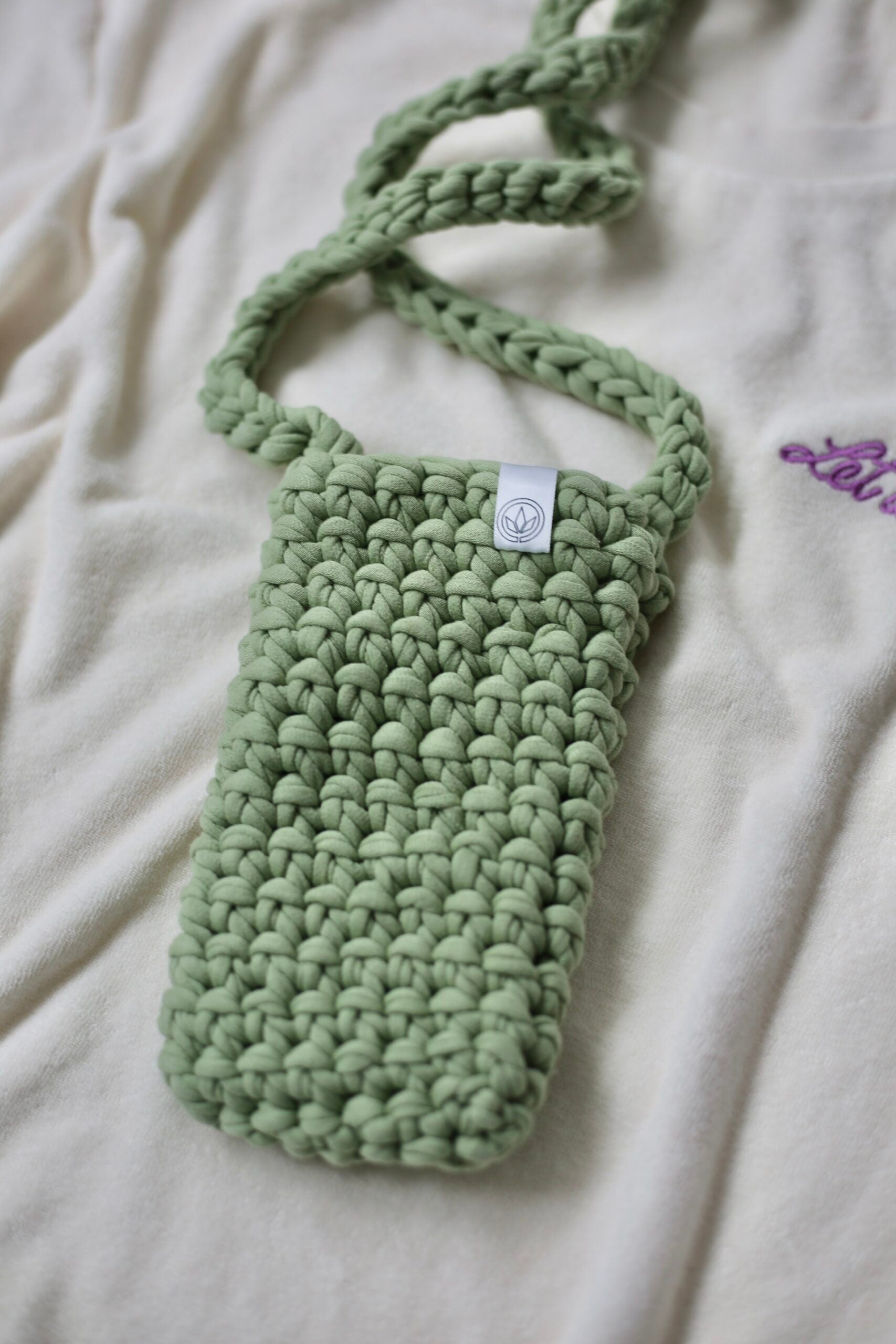 LETITROLL crochet phone bag