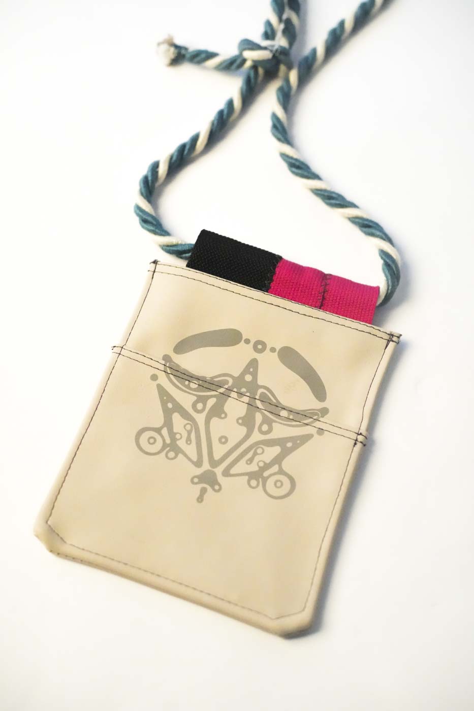 Upcycle taška na mobil LETITROLL x Ultravagant / č. 7