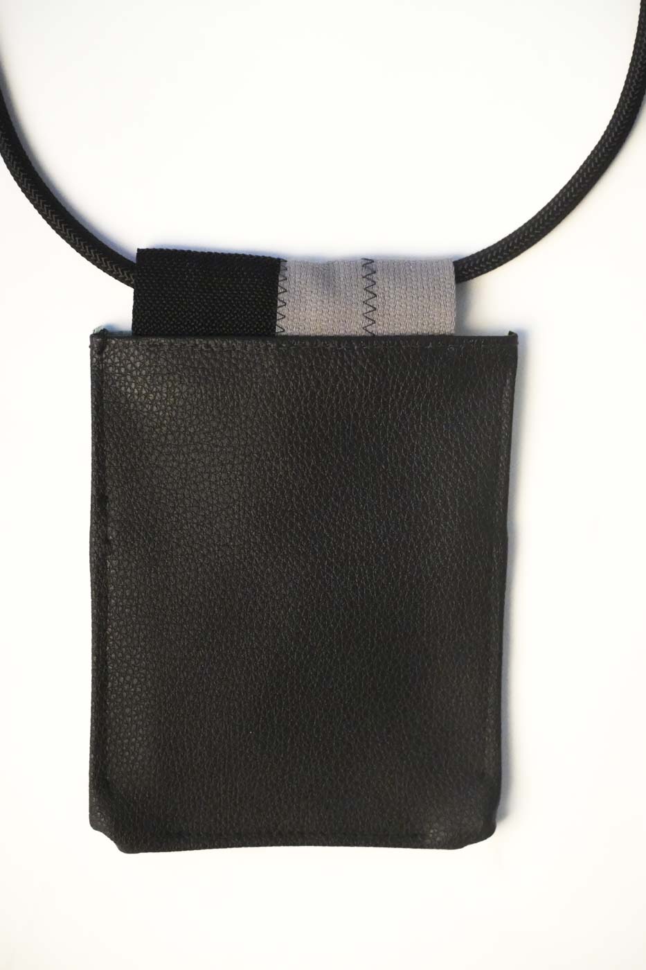 Upcycle taška na mobil LETITROLL x Ultravagant / č. 8