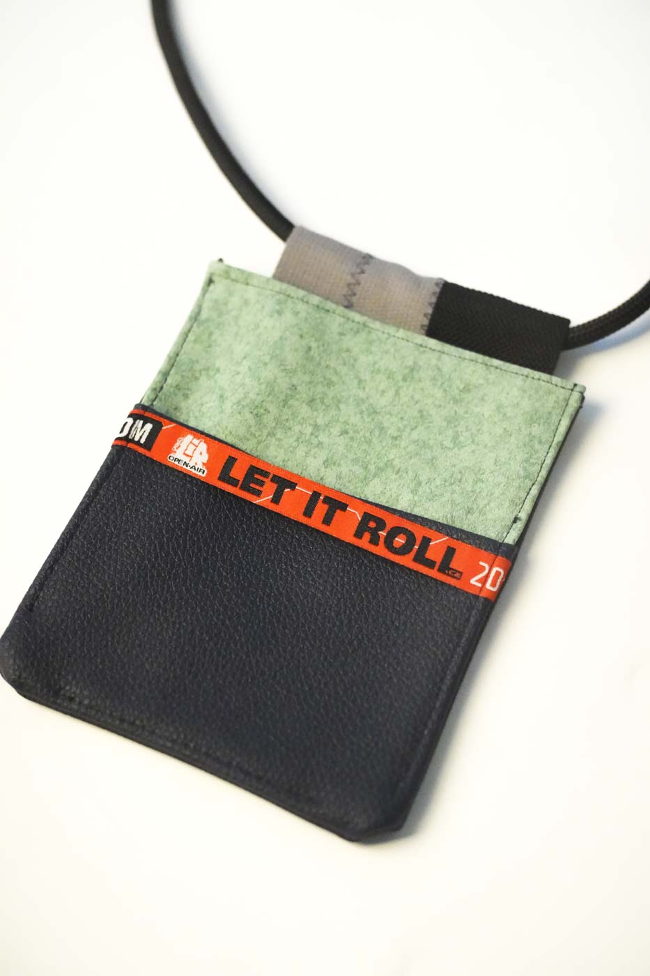 Upcycle taška na mobil LETITROLL x Ultravagant / č. 8